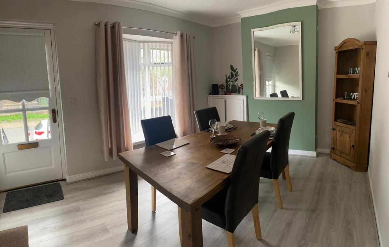 Mairead - Cosy Property In Gaeltacht Quarter Belfast Eksteriør billede