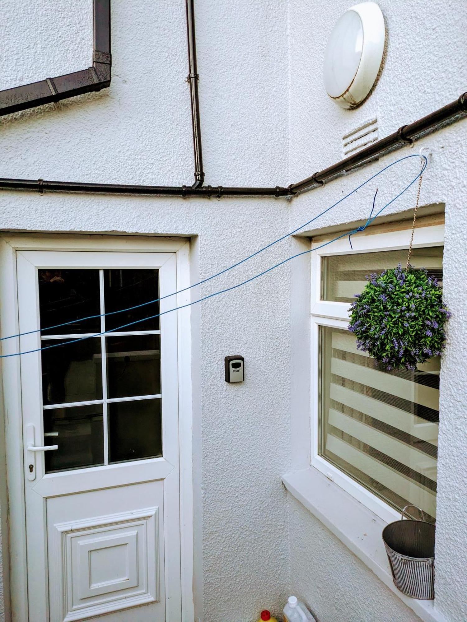 Mairead - Cosy Property In Gaeltacht Quarter Belfast Eksteriør billede